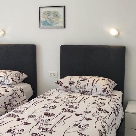 Apartments Inbox Кострена Екстериор снимка