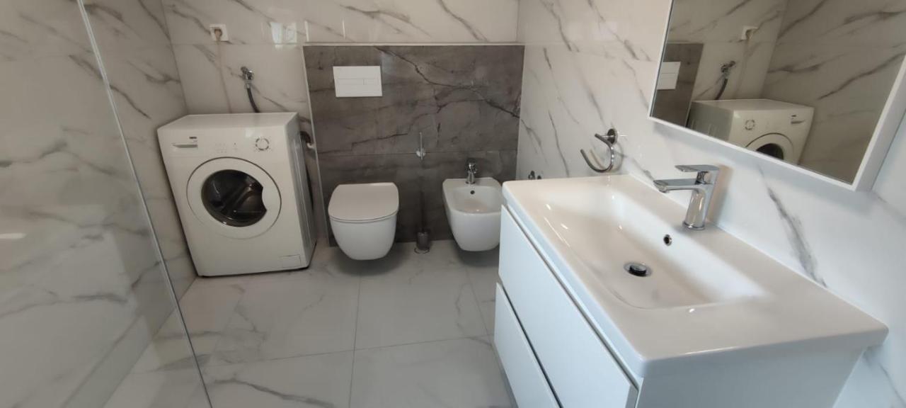 Apartments Inbox Кострена Екстериор снимка
