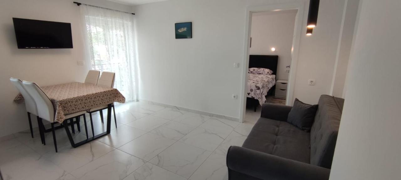 Apartments Inbox Кострена Екстериор снимка