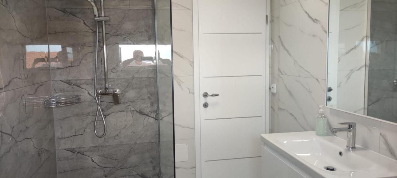 Apartments Inbox Кострена Екстериор снимка