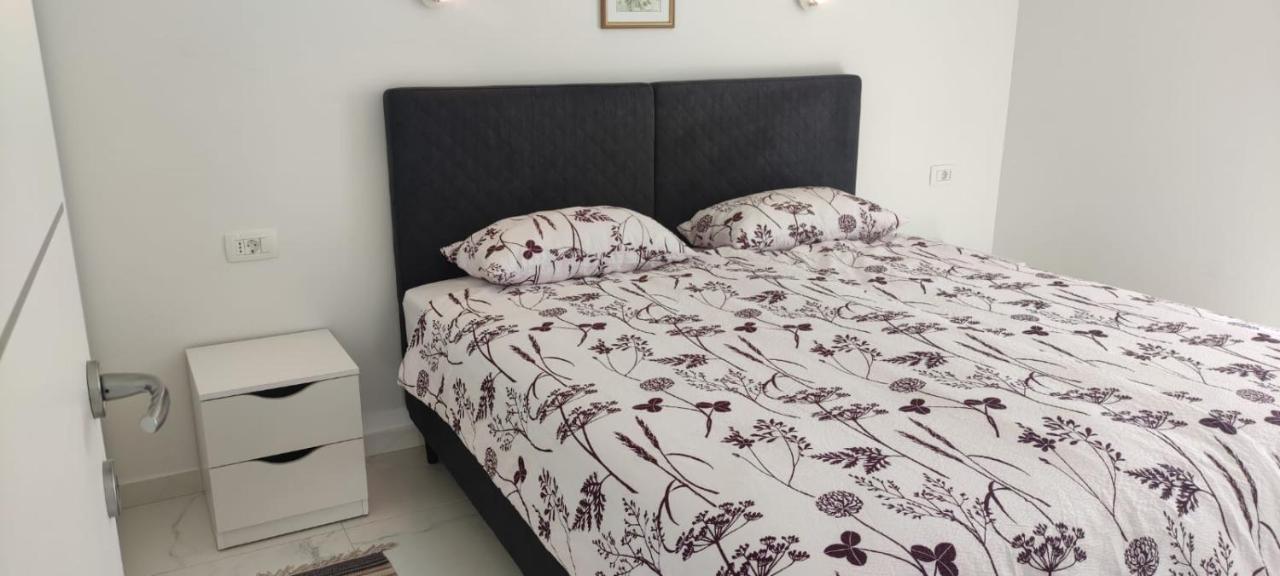 Apartments Inbox Кострена Екстериор снимка