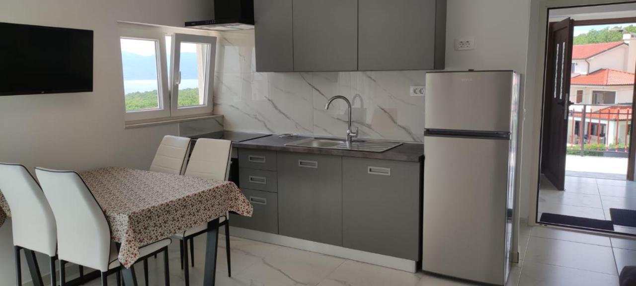 Apartments Inbox Кострена Екстериор снимка