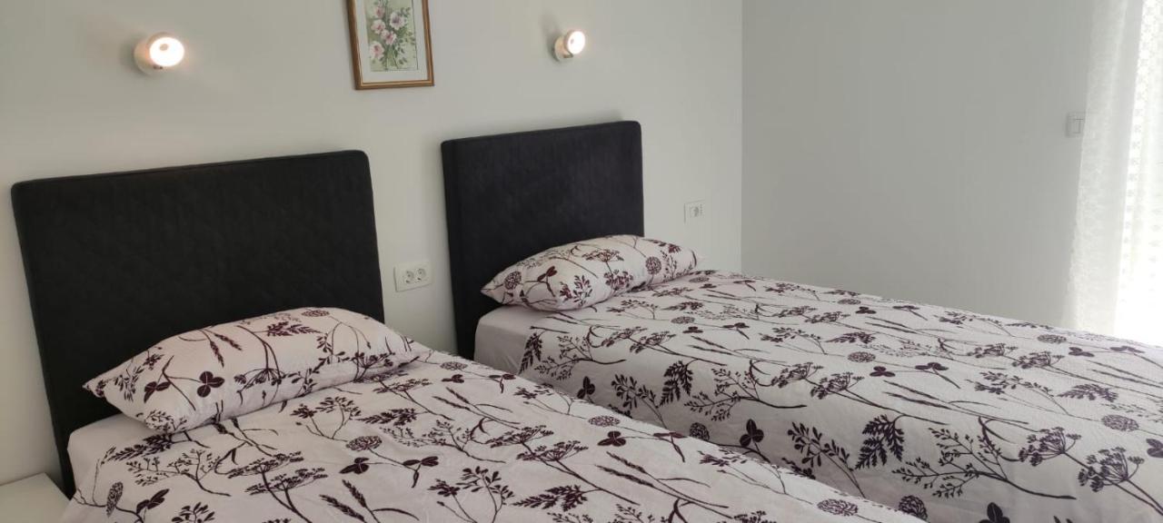 Apartments Inbox Кострена Екстериор снимка