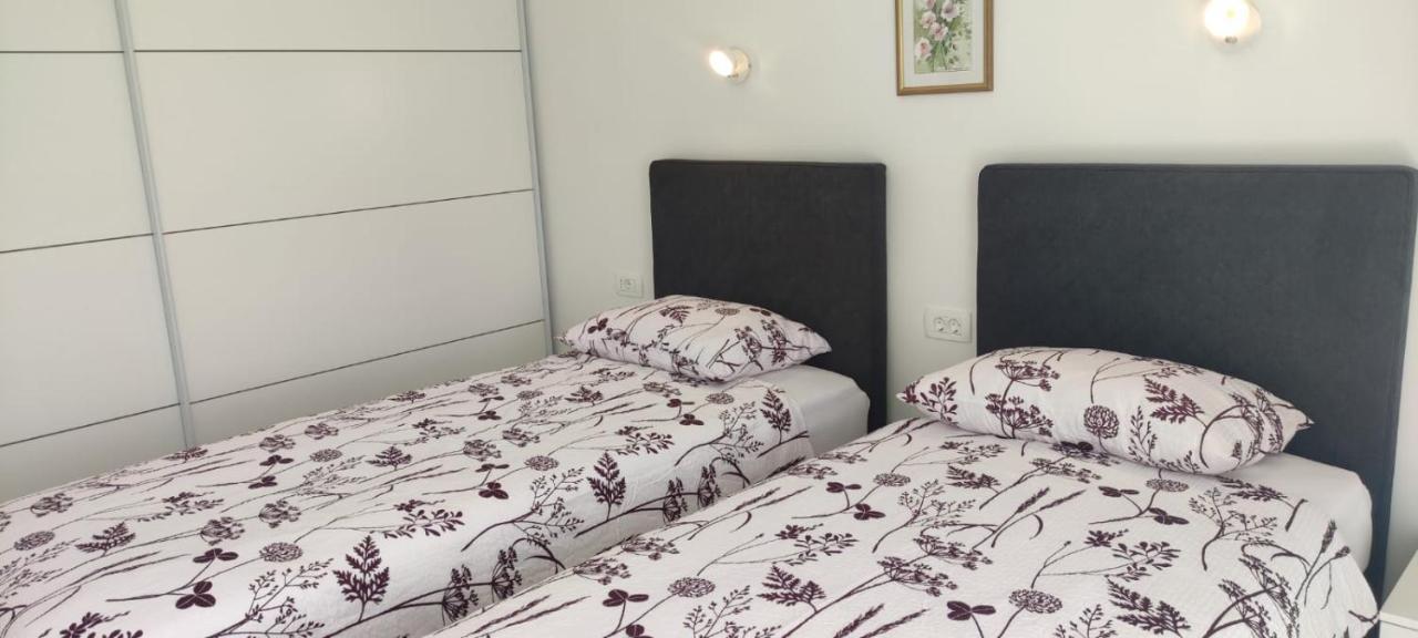 Apartments Inbox Кострена Екстериор снимка