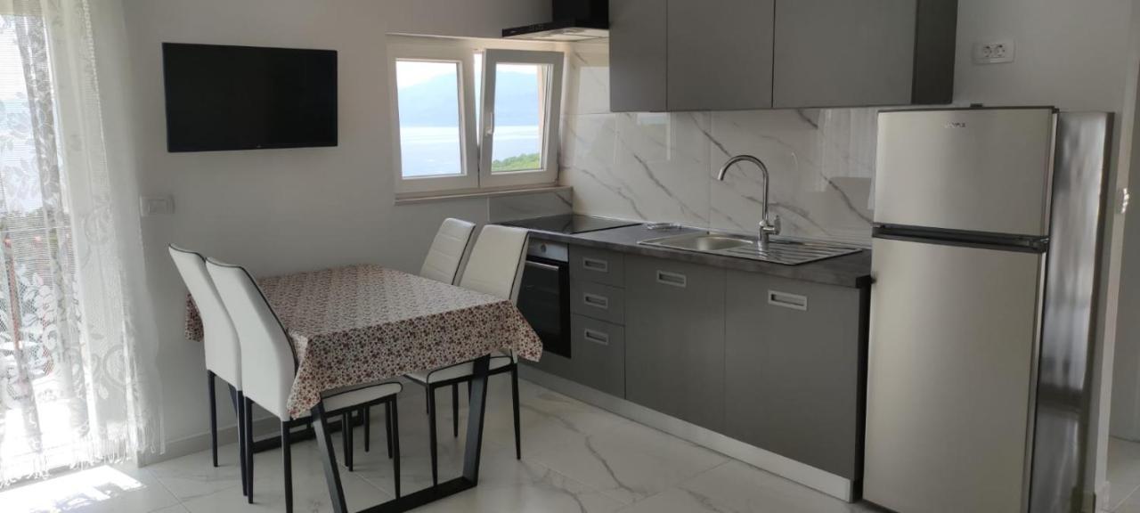 Apartments Inbox Кострена Екстериор снимка