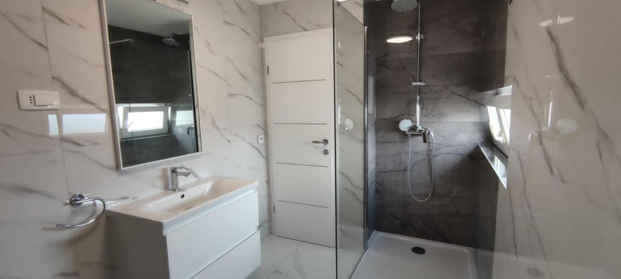 Apartments Inbox Кострена Екстериор снимка
