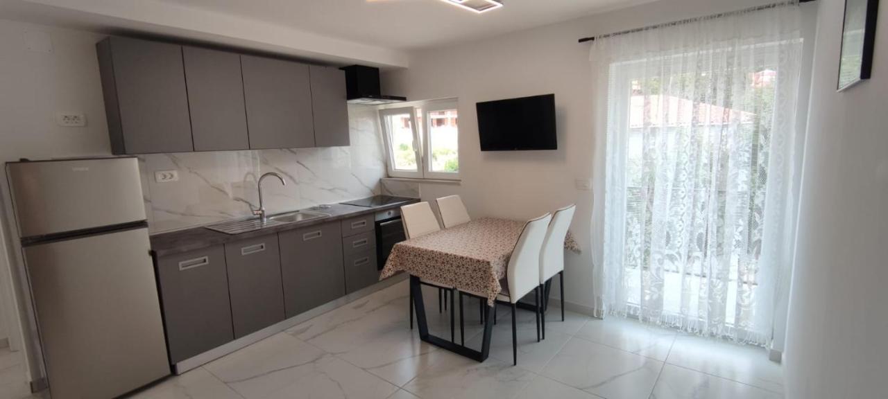Apartments Inbox Кострена Екстериор снимка
